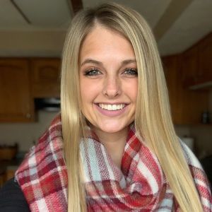 Meet your Posher, Alicia